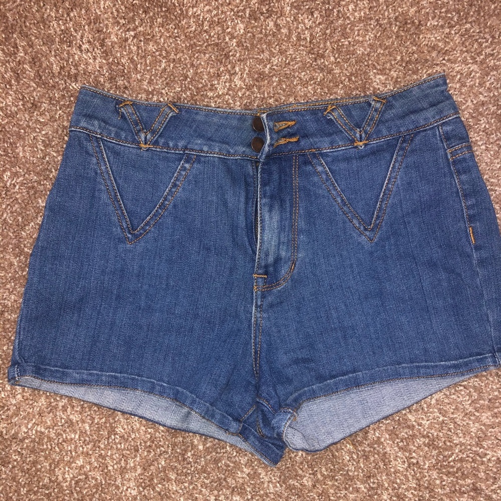 Super cute vintage looking shorts
